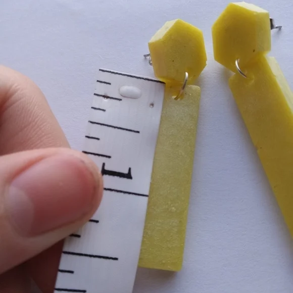 Yellow resin earrings - Picture 2 of 4